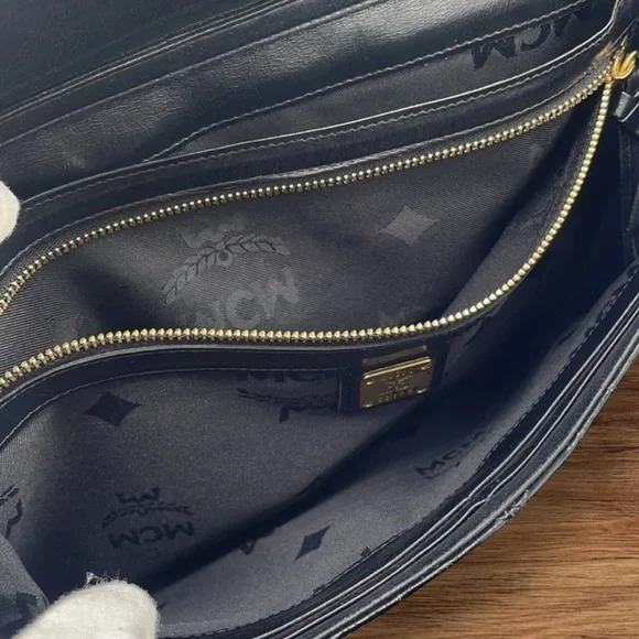 MCM Crocodile-Patterned Shoulder Bag with Gold Chain - Picture 6 of 6